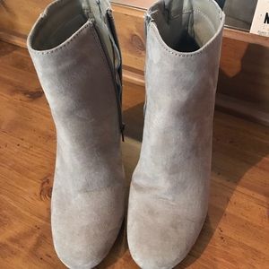 Grey/light brown boots
